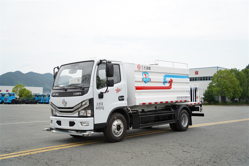 東風(fēng)股份D6藍(lán)牌灑水車(chē) 7方（燃油車(chē)）